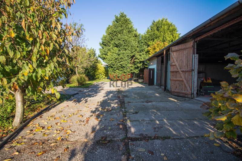 Pozrite si 4i RD s DOKONALÝM ZÁZEMÍM, ROZĽAHLÝ POZEMOK + bonus 2i RD