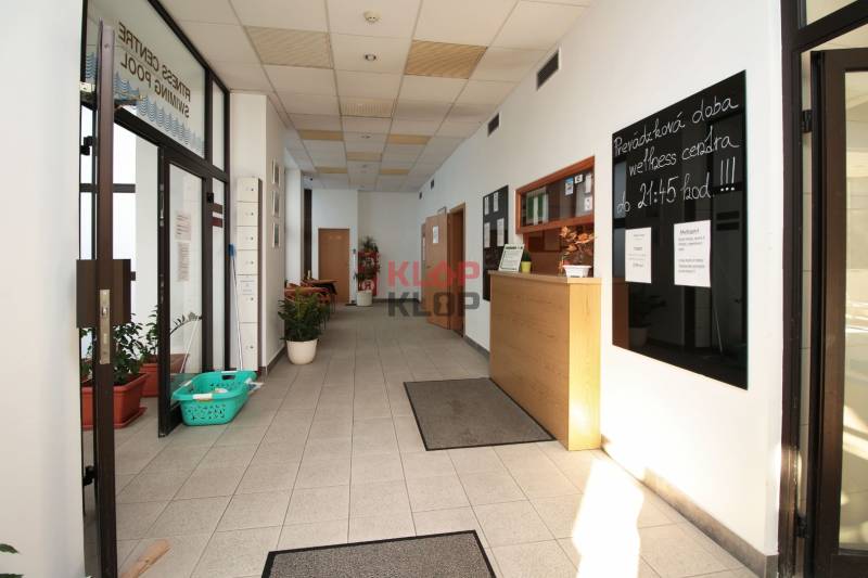 Prenajmite si VÝHODNÝ priestor NA RÔZNE VYUŽITIE v hoteli Holiday Inn