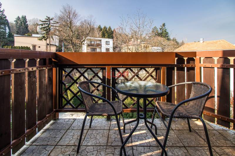 Pozrite si VEĽKÝ 3i byt s BALKÓNOM a PARKOVANÍM, po rekonštrukcii