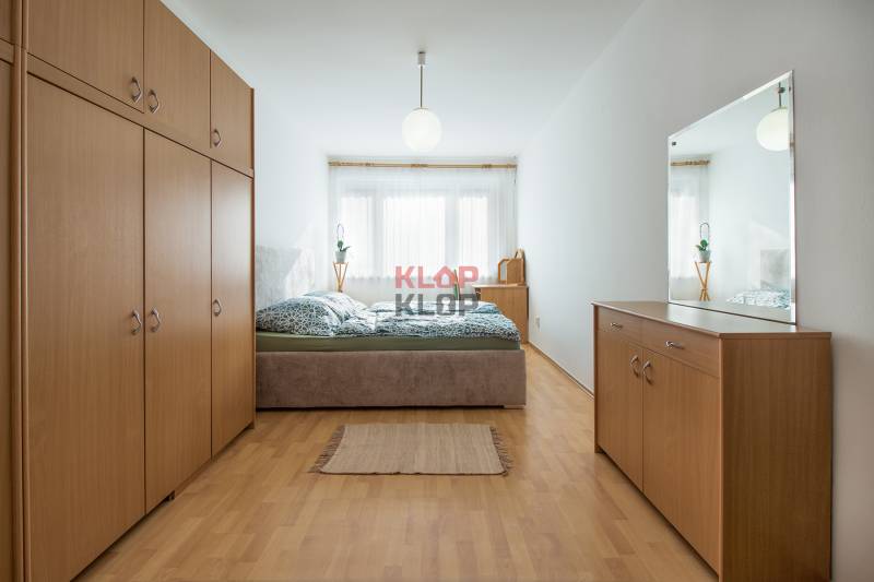 Pozrite si VEĽKÝ 3i byt s BALKÓNOM a PARKOVANÍM, po rekonštrukcii