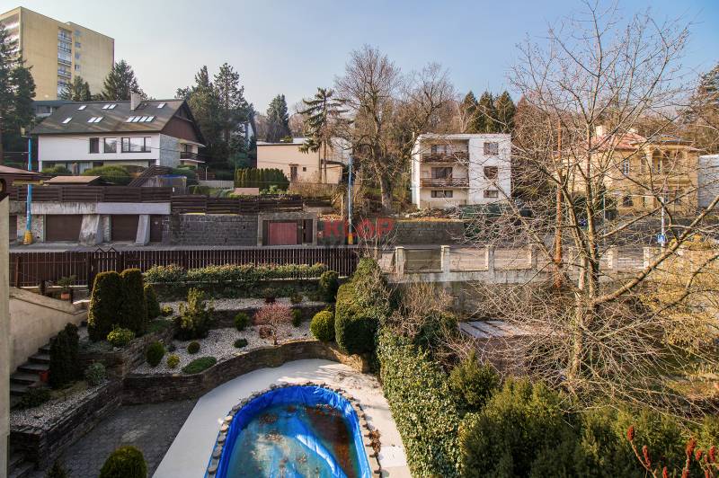 Pozrite si VEĽKÝ 3i byt s BALKÓNOM a PARKOVANÍM, po rekonštrukcii