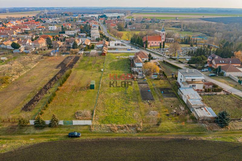Pozrite si SKVELÝ stavebný pozemok s IS, POVOLENÍM na 2 RD 