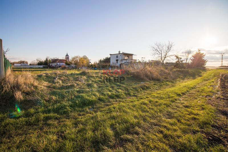 Pozrite si SKVELÝ stavebný pozemok S POVOLENÍM a IS v Pavliciach