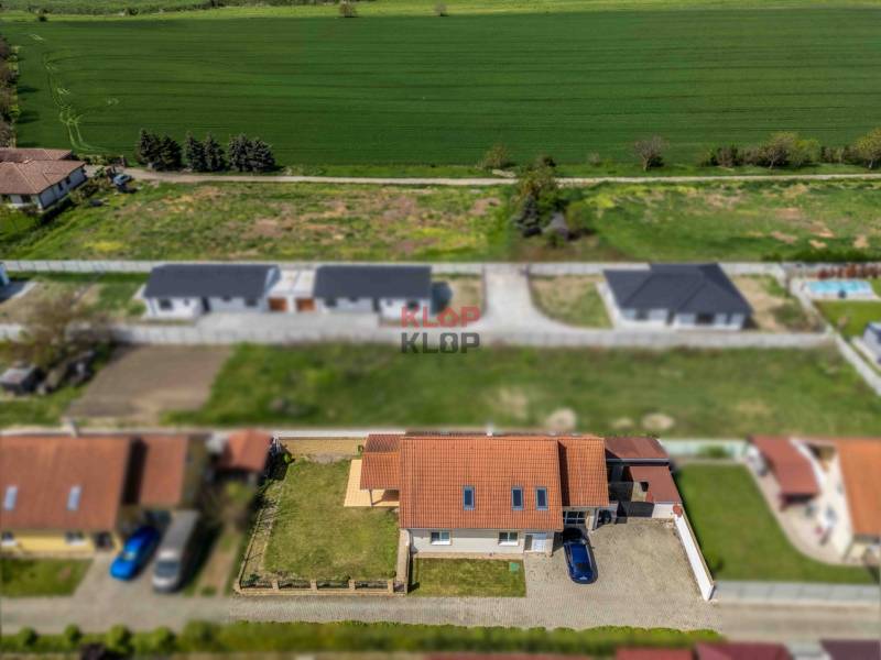 Kúpte si PRIESTRANNÝ 6 i RD v SÚKROMNEJ ULICI len 15 KM OD BRATISLAVY