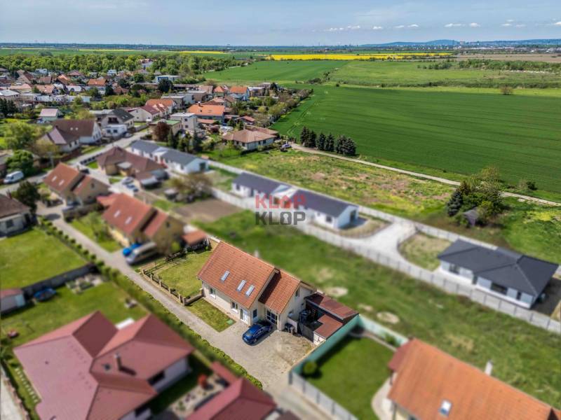 Kúpte si PRIESTRANNÝ 6 i RD v SÚKROMNEJ ULICI len 15 KM OD BRATISLAVY