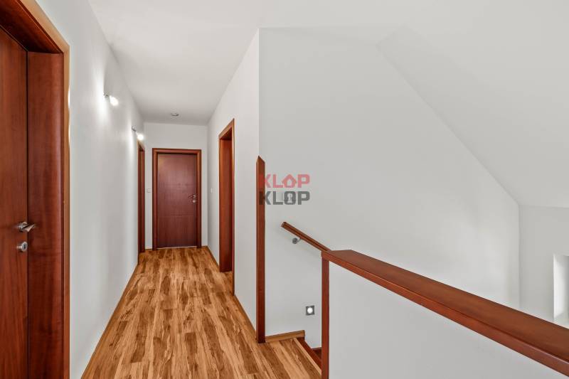 Kúpte si PRIESTRANNÝ 6 i RD v SÚKROMNEJ ULICI len 15 KM OD BRATISLAVY