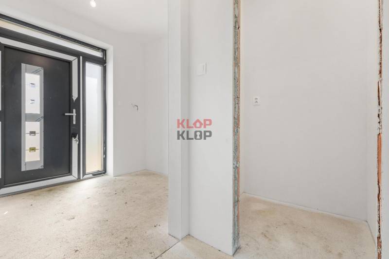 3D OBHLIADKA – MODERNÝ, PRIESTRANNÝ 4-izbový RD s terasou, NOVOSTAVBA