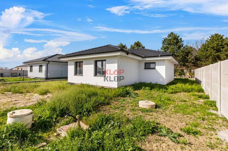 3D OBHLIADKA – MODERNÝ, PRIESTRANNÝ 4-izbový RD s terasou, NOVOSTAVBA