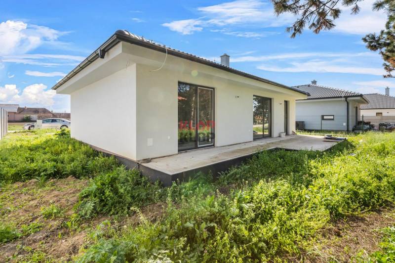 3D OBHLIADKA – MODERNÝ, PRIESTRANNÝ 4-izbový RD s terasou, NOVOSTAVBA