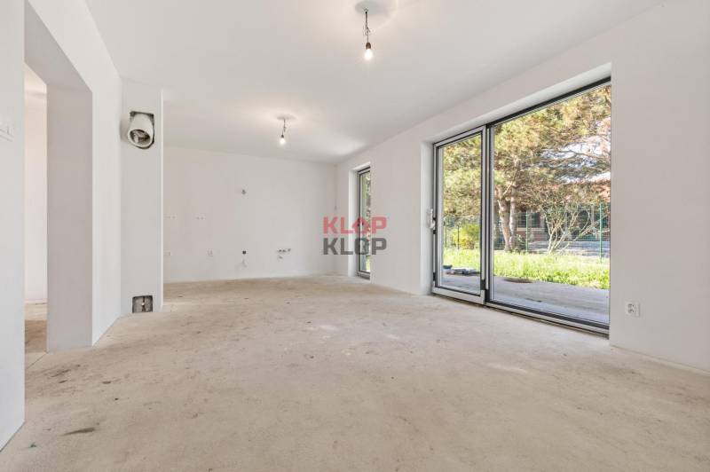 3D OBHLIADKA – MODERNÝ, PRIESTRANNÝ 4-izbový RD s terasou, NOVOSTAVBA
