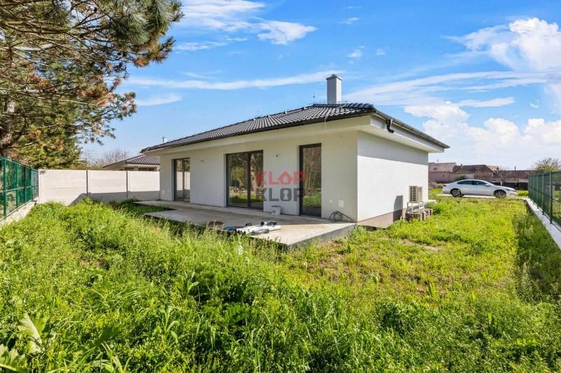 3D OBHLIADKA – MODERNÝ, PRIESTRANNÝ 4-izbový RD s terasou, NOVOSTAVBA