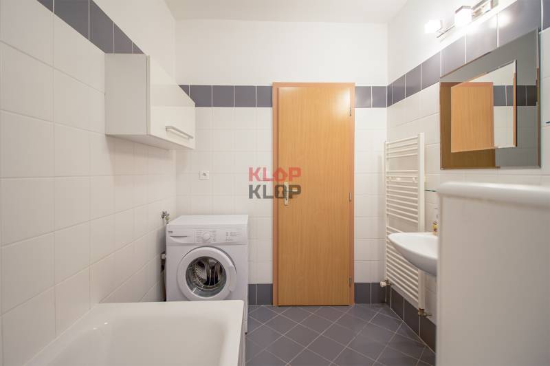 Pozrite si KLIMATIZOVANÝ 1i byt s PARKOVANÍM a zasklenou lodžiou