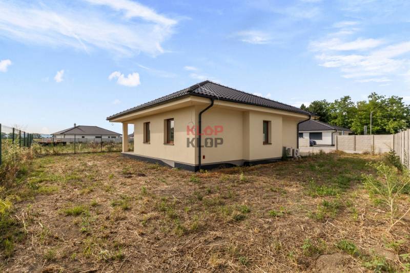 3D OBHLIADKA – MODERNÝ, PRIESTRANNÝ 4-izbový RD s terasou, NOVOSTAVBA