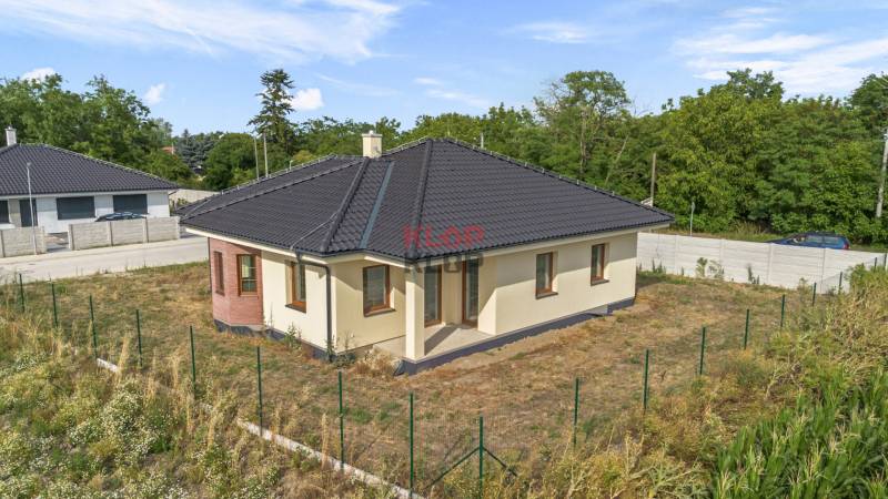 3D OBHLIADKA – MODERNÝ, PRIESTRANNÝ 4-izbový RD s terasou, NOVOSTAVBA