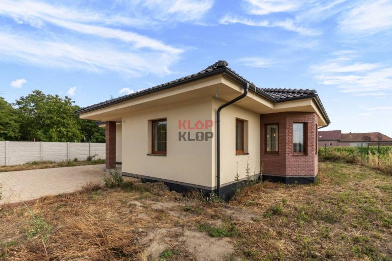 3D OBHLIADKA – MODERNÝ, PRIESTRANNÝ 4-izbový RD s terasou, NOVOSTAVBA