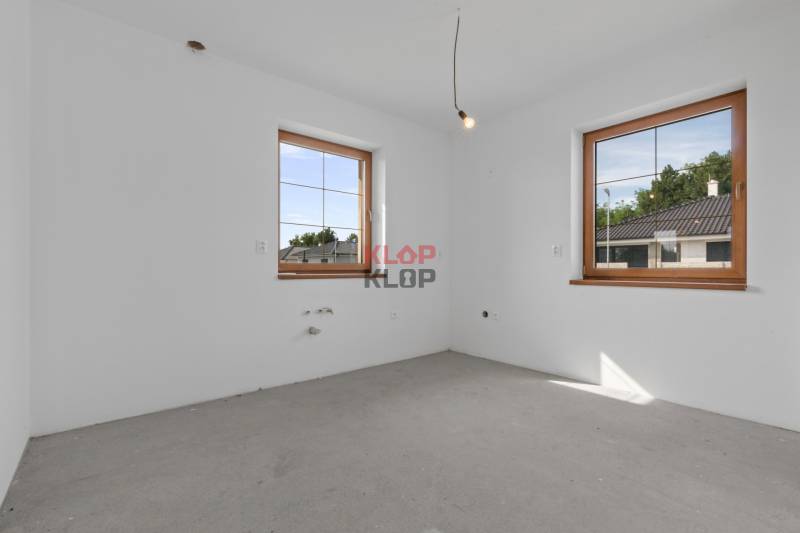 3D OBHLIADKA – MODERNÝ, PRIESTRANNÝ 4-izbový RD s terasou, NOVOSTAVBA