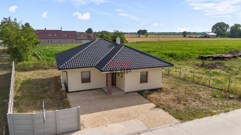 3D OBHLIADKA – MODERNÝ, PRIESTRANNÝ 4-izbový RD s terasou, NOVOSTAVBA