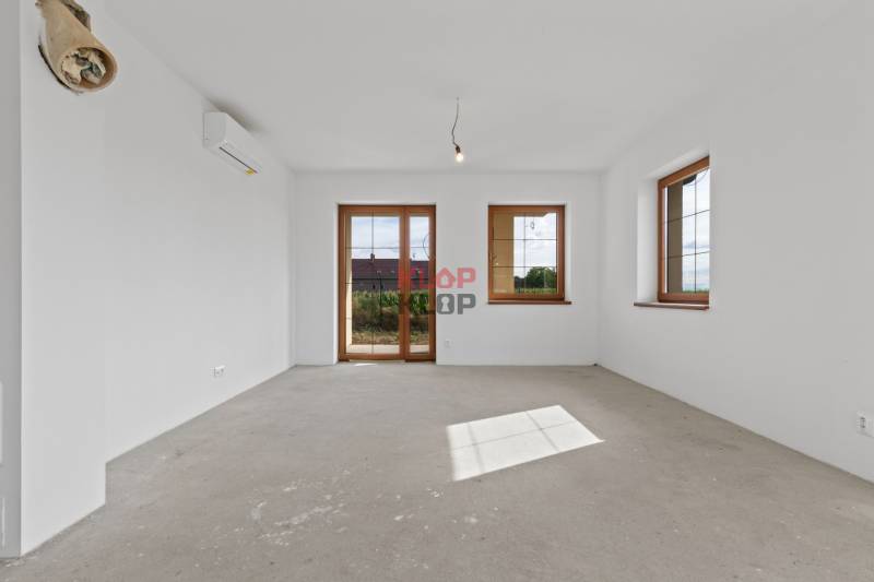 3D OBHLIADKA – MODERNÝ, PRIESTRANNÝ 4-izbový RD s terasou, NOVOSTAVBA