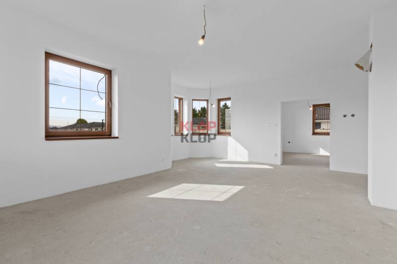 3D OBHLIADKA – MODERNÝ, PRIESTRANNÝ 4-izbový RD s terasou, NOVOSTAVBA