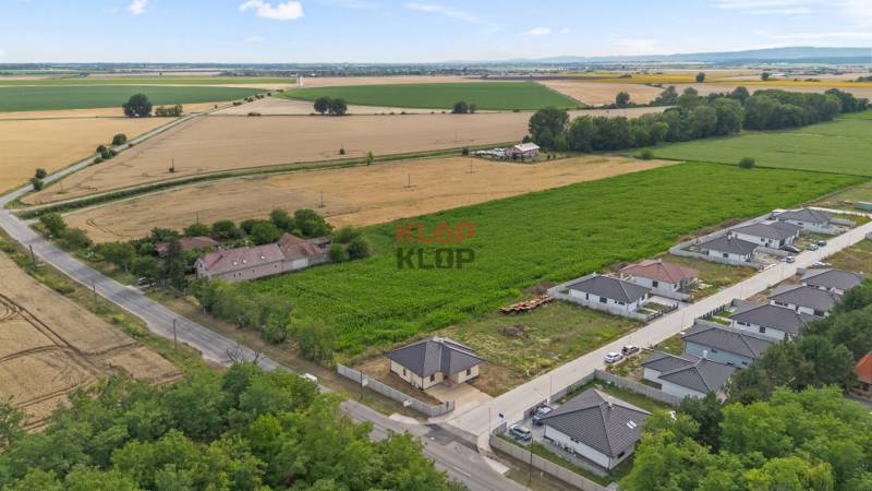 3D OBHLIADKA – MODERNÝ, PRIESTRANNÝ 4-izbový RD s terasou, NOVOSTAVBA