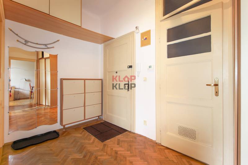 Kúpte si ÚTULNÝ 2i byt s BALKÓNOM a PIVNICOU pri Račianskom mýte