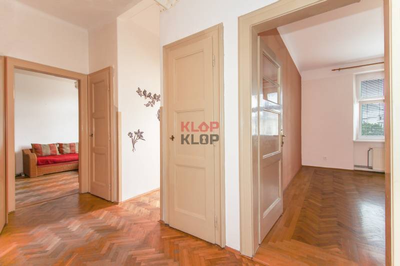 Kúpte si ÚTULNÝ 2i byt s BALKÓNOM a PIVNICOU pri Račianskom mýte