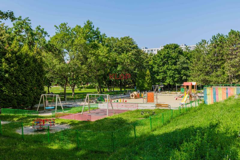 predaj 4 izbový byt bratislava petržalka šášovská električka kompletná rekonštrukcia realitná kancelária klopklop klop klop