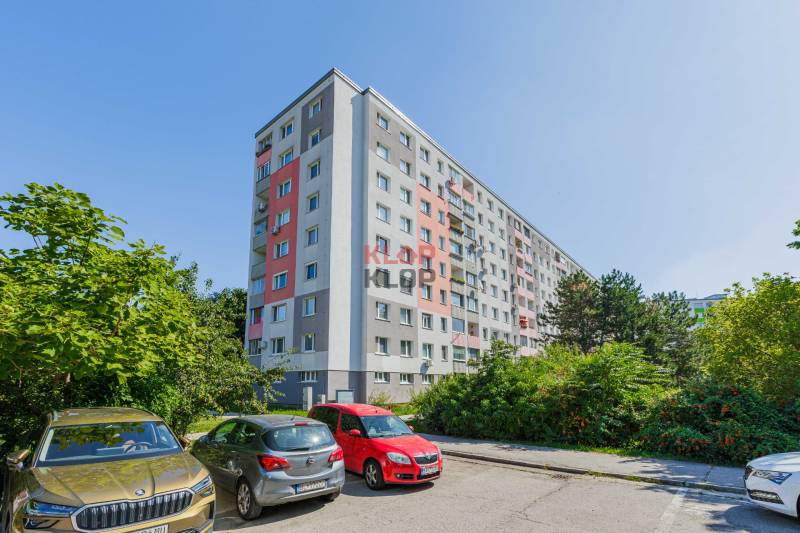 predaj 4 izbový byt bratislava petržalka šášovská električka kompletná rekonštrukcia realitná kancelária klopklop klop klop