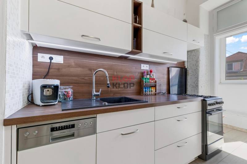 Kúpte si UNIKÁTNY, STAROMESTSKÝ 2i byt, LODŽIA, KLÍMA a VEĽKÁ PIVNICA