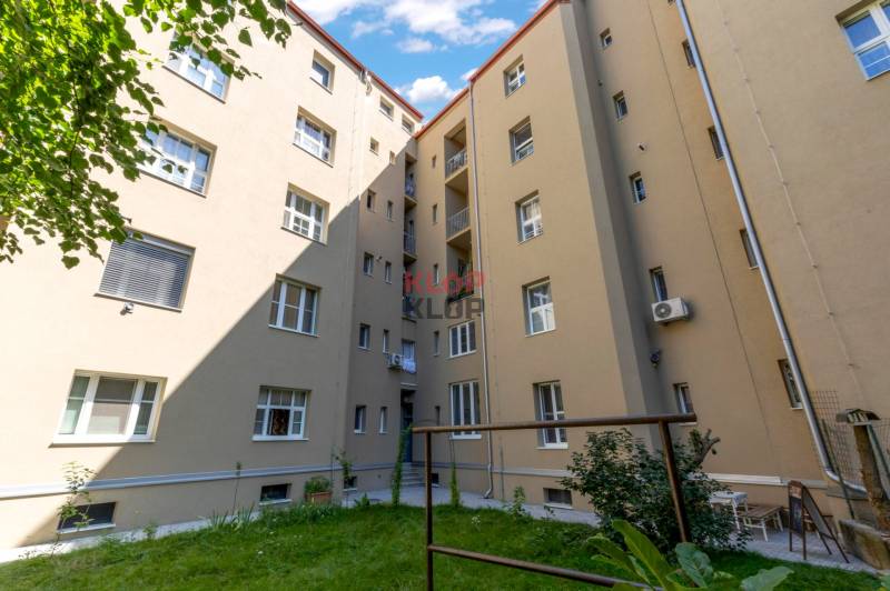 Kúpte si UNIKÁTNY, STAROMESTSKÝ 2i byt, LODŽIA, KLÍMA a VEĽKÁ PIVNICA