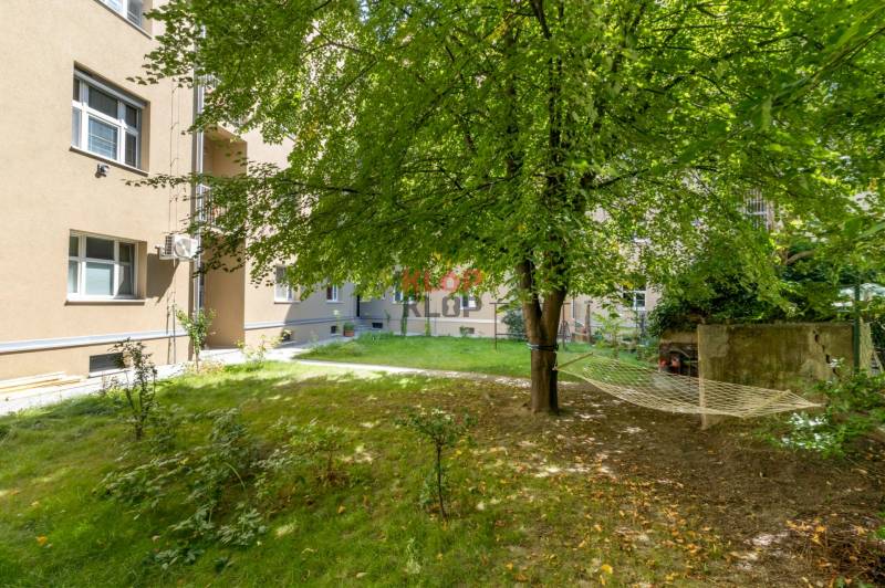 Kúpte si UNIKÁTNY, STAROMESTSKÝ 2i byt, LODŽIA, KLÍMA a VEĽKÁ PIVNICA