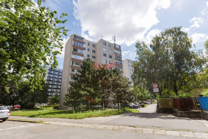 predaj 4 izbový byt bratislava ružinov líščie nivy kompletná rekonštrukcia terasa záhradka realitná kancelária klop klop 