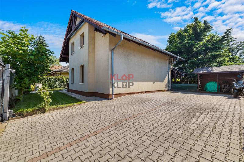 Pozrite si 3D, PRÍJEMNÝ 6i RD s TERASOU na PEKNOM POZEMKU