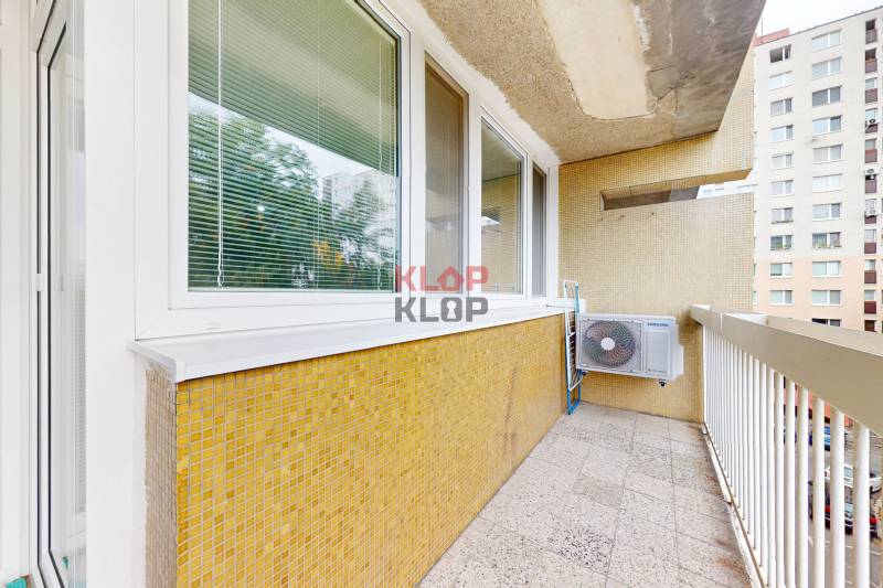 predaj 2 izbový byt bratislava karlova ves jurigovo námestie tehla kompletná rekonštrukcia terasa realitná kancelária klopklop klop klop