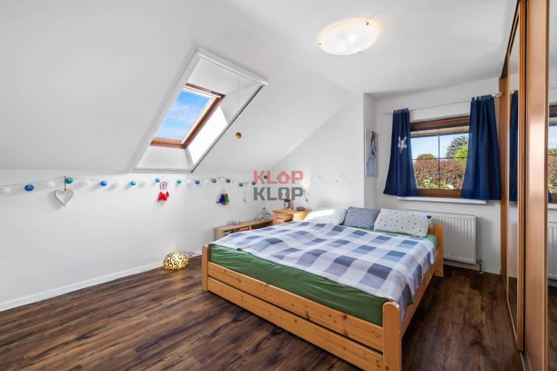 Kúpte si ZAUJÍMAVÝ 5i RD so ZASTREŠENOU TERASOU na KRÁSNOM POZEMKU