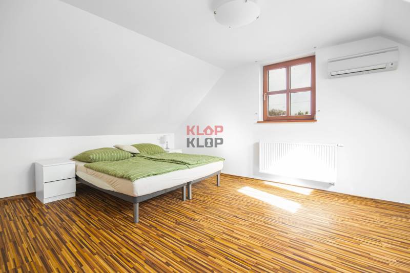 predaj rodinný dom bratislava senec blatné novostavba veľký pozemok garáž realitná kancelária klop klop