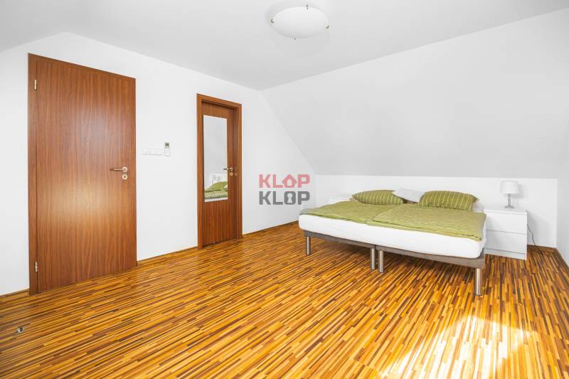predaj rodinný dom bratislava senec blatné novostavba veľký pozemok garáž realitná kancelária klop klop