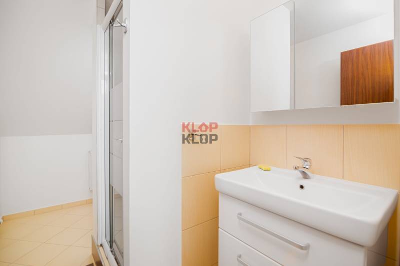 predaj rodinný dom bratislava senec blatné novostavba veľký pozemok garáž realitná kancelária klop klop