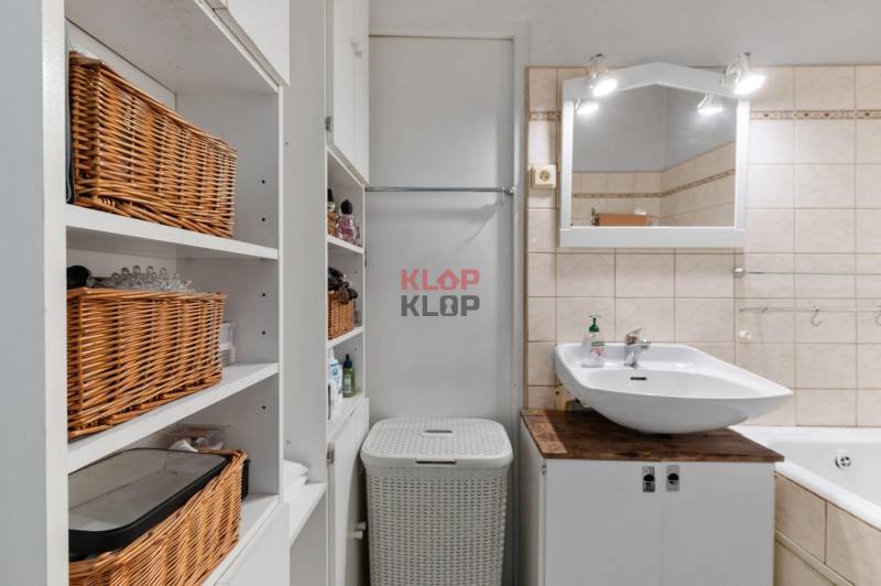 Kúpte si SVETLÝ, PRÍJEMNÝ 3i byt s BALKÓNOM a PIVNICOU, PEKNÝ VÝHĽAD