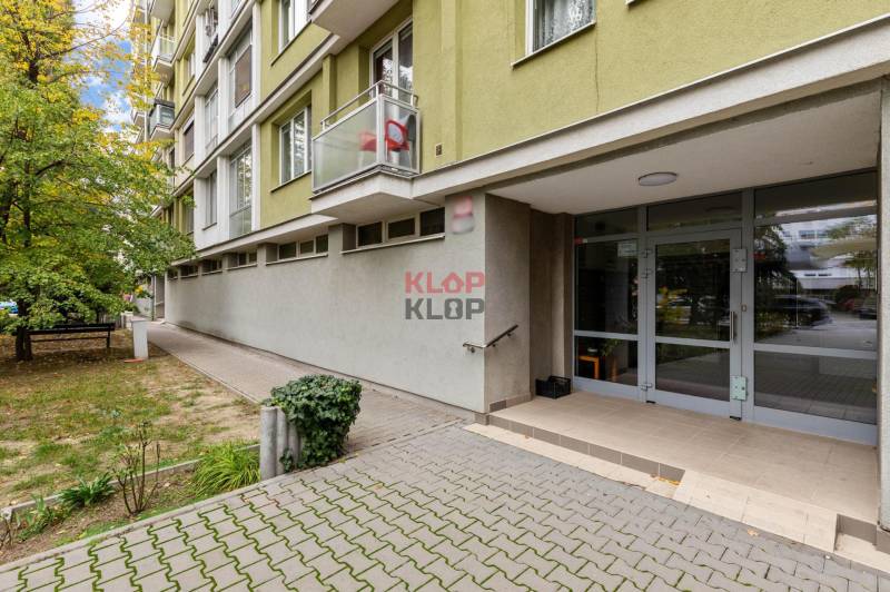 Kúpte si SVETLÝ, PRÍJEMNÝ 3i byt s BALKÓNOM a PIVNICOU, PEKNÝ VÝHĽAD