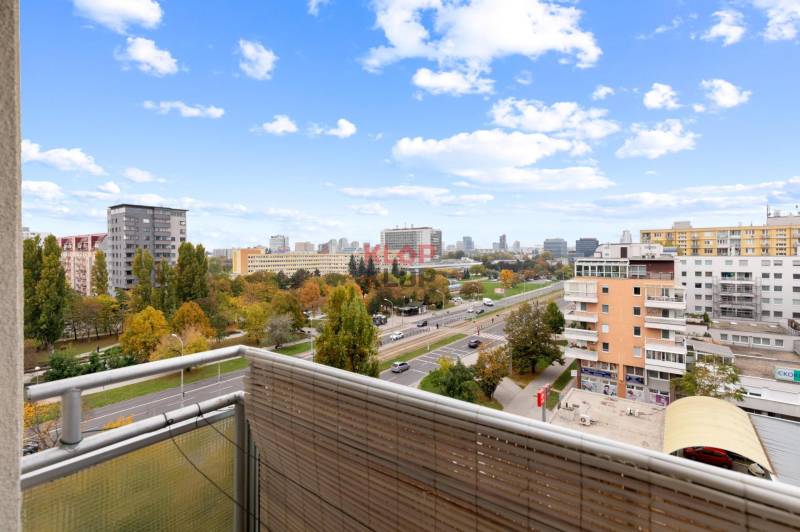 Kúpte si SVETLÝ, PRÍJEMNÝ 3i byt s BALKÓNOM a PIVNICOU, PEKNÝ VÝHĽAD