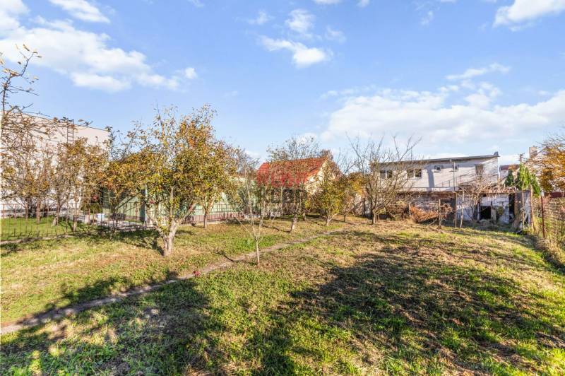 Kúpte si VEĽKÝ 5i RD na OPTIMÁLNOM POZEMKU v SKVELEJ LOKLALITE