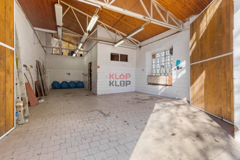 Kúpte si JEDINEČNÚ BUDOVU s 1i BYTOM na biznis v CENTRE VRBOVIEC