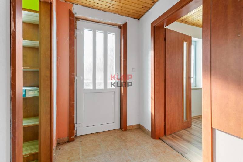 Kúpte si JEDINEČNÚ BUDOVU s 1i BYTOM na biznis v CENTRE VRBOVIEC