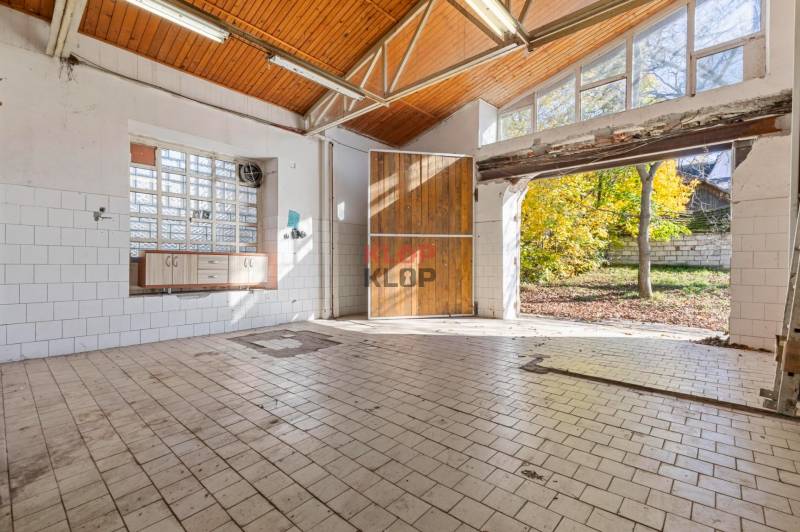 Kúpte si BUDOVU s 1i BYTOM s MOŽNOSŤOU RD v CENTRE VRBOVIEC