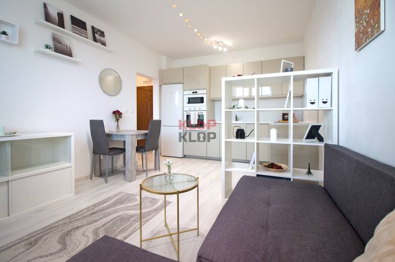 Prenajmite si PEKNÝ, SVETLÝ 2-izbový byt so ZARIADENÍM 