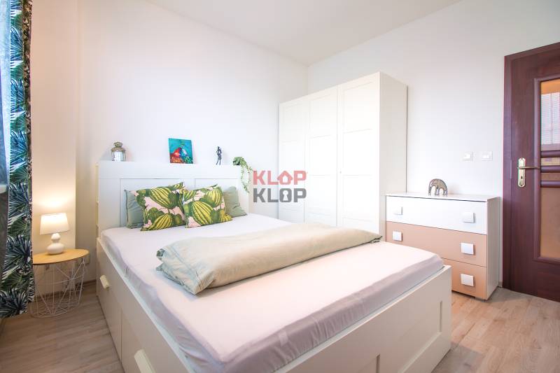 Prenajmite si PEKNÝ, SVETLÝ 2-izbový byt so ZARIADENÍM 