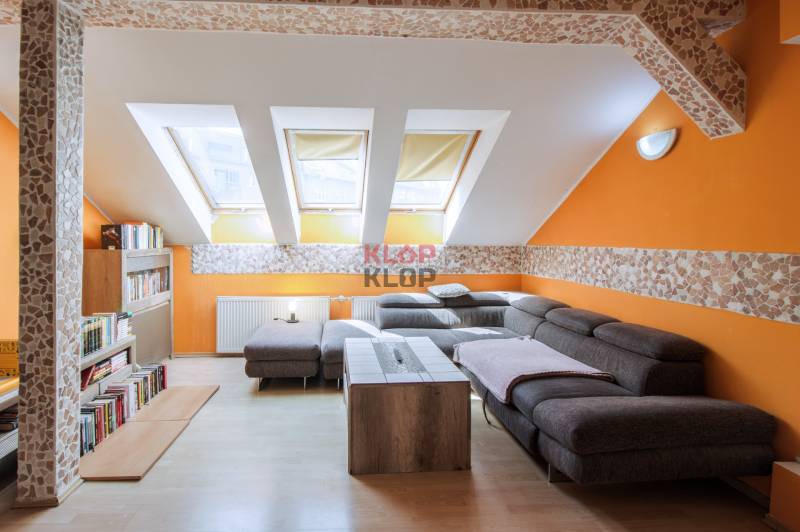 Kúpte si VEĽKORYSÝ PODKROVNÝ 4 i byt so SPOLOČNOU ZÁHRADOU a PIVNICOU