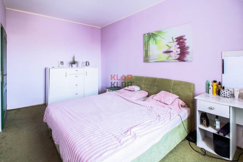 Kúpte si VEĽKORYSÝ PODKROVNÝ 4 i byt so SPOLOČNOU ZÁHRADOU a PIVNICOU