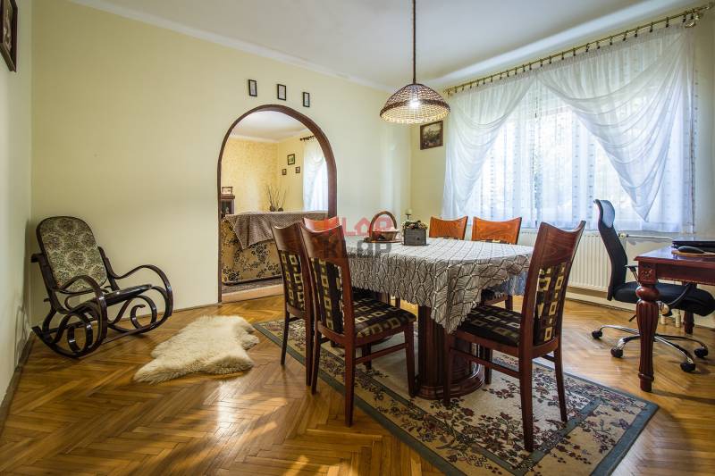 Pozrite si 4i + 2i RD s DOKONALÝM ZÁZEMÍM na VEĽKOM POZEMKU